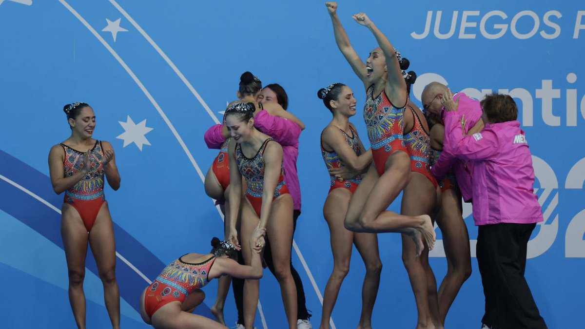 Medalla de Oro!! 🥇🇲🇽 ¡Asombroso! Con una actuación espectacular, el equipo mexicano de natación artística🇲🇽 se subió a lo más alto del podio en la prueba técnica de la Copa del Mundo de la especialidad #París2024 En el mismo complejo donde se realizarán las competencias