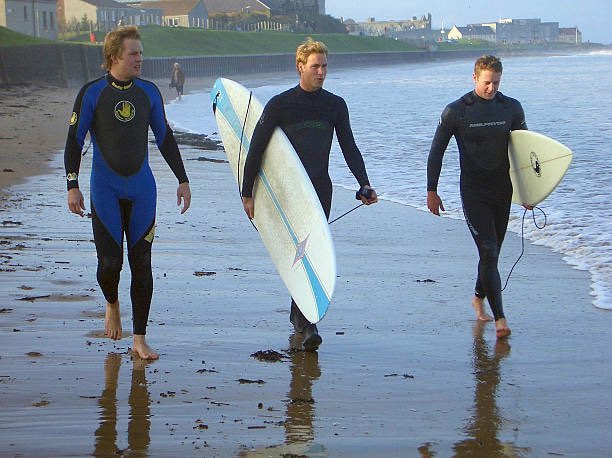 I had forgotten for a moment that Prince William used to surf 🫣😳