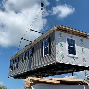 Gartonsrigging's tweet photo. 🏠✨ Elevating homes, one module at a time! At Garton’s Rigging, we can expertly place your modular homes to create dream spaces for your clients. Trust us to lift your expectations—and your house! 🚚🏗️ #ModularMagic #GartonsPrecision https://t.co/PePw1pLMgu