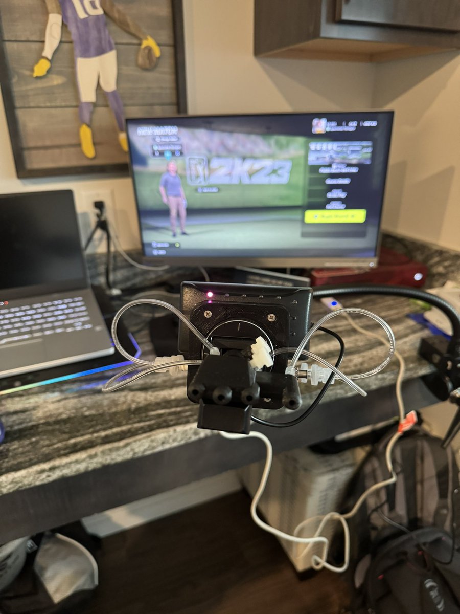 TwinsRandom's tweet image. If I ever become a quadriplegic I’ll still cook any of you on the Xbox #QuadStick #RandomNoHands