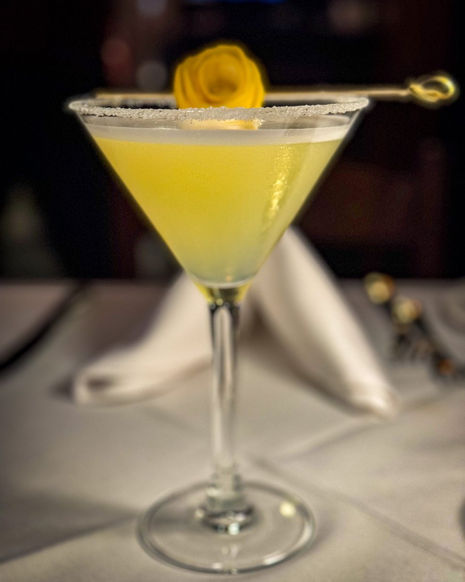 Start your Friday evening with a zesty twist – try our iconic Lemon Drop tonight! 🍋✨
#fridayevening #lemondrop #supportlocalbusiness #foodandwine #virginiafoodies #visitalx #zagat #saveur #huffposttaste #italiancuisine #onlineordering #dmvfoodie