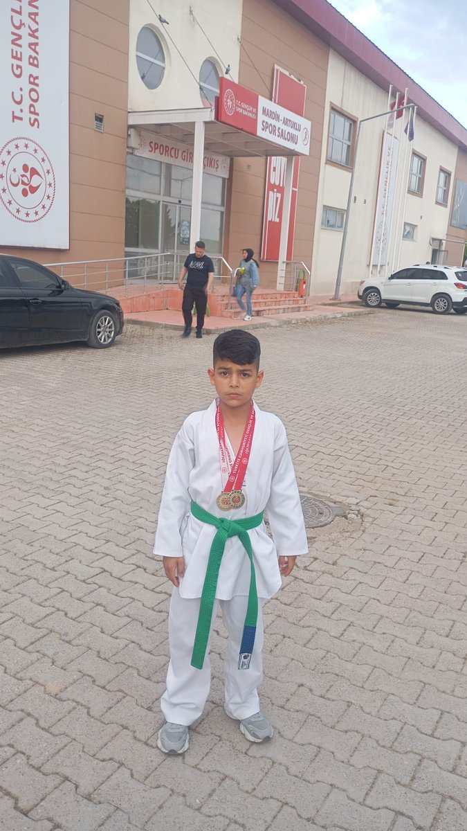 Okulumuz 3.sınıf öğrencisi Ahmet Avcı minikler kategorisinde Taekwondo il şampiyonu oldu. 5.sınıf öğrencimiz Ömer Avcı 30 kg kategorisinde Taekwondo il şampiyonu oldu.kendilerini tebrik ederiz😊 @Murat69_Demir @BeytullahBirlik @akadirgms @Faruk_Simsek47 @MazharBATIHAN