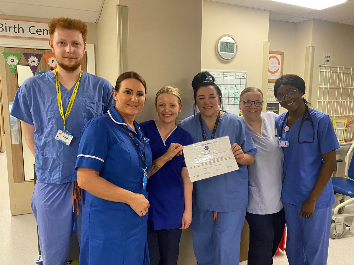 ⭐️ Our very first special recognition award delivered today to team triage. The team has embedded routine enquiry as standard practice, working hard to implement this & keep women safe ⭐️ Thank you ⭐️#MYTTsaysnotodomesticabuse @MidYorkshireNHS @MY_FCSS @AMHenshaw2 @MidwifeSarahB