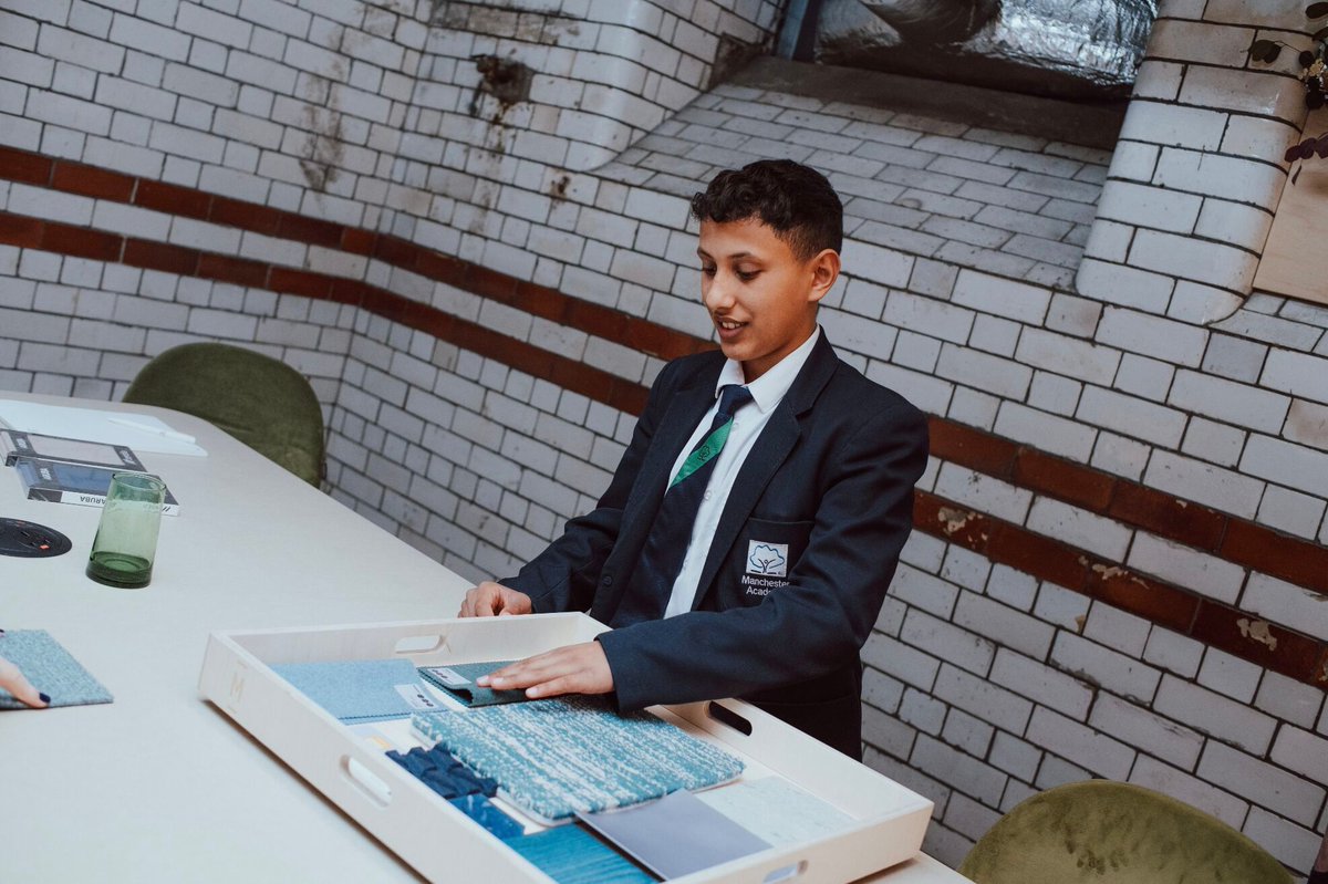 A constructive experience for our Y10 students who took part in the Interior Design Project to explore the world of architecture and design 🏢

Read more about it here: buff.ly/3UFbjjH

Thank you @MaterialSource for the amazing opportunity!
#MakeManchesterMagic
