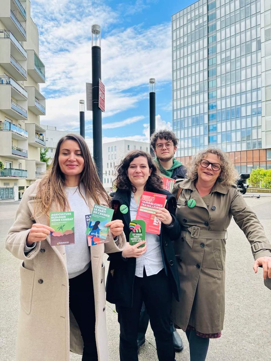 EELVmontreuil's tweet photo. Les écologistes de Montreuil étaient mobilisé-es à la Cité de l'Espoir pour parler de notre tête de liste @marietouss1 et de nos propositions 🌻
Le 9 Juin, on fait le choix de candidat-es investi-es au Parlement Européen, qui se battront pour nos droits : les écologistes ! https://t.co/hk386CoL3O
