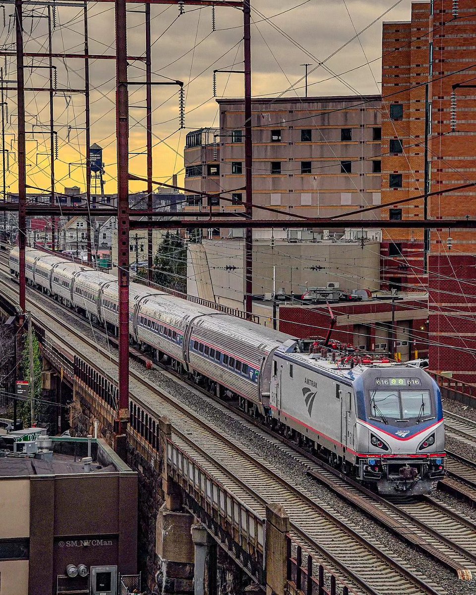 ⚡️ it's electric ⚡️

Did you know: riding Amtrak on the Northeast Corridor can reduce a passenger’s greenhouse gas emissions up to 83% compared to driving!