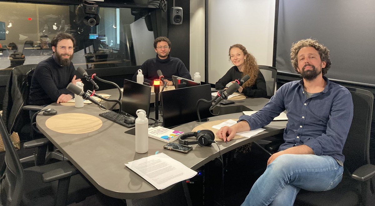 C’est parti ! Tout de suite sur @franceculture, @fsaltiel reçoit @CeliaZolynski (@OdileJacob), @jeancattan (@CNNum), ainsi que Karl Pineau. Comment protéger les jeunes de la captation des écrans ? Avec les chroniques de @Ju_devaux et de @TurcanMariej en fin d’émission ✨