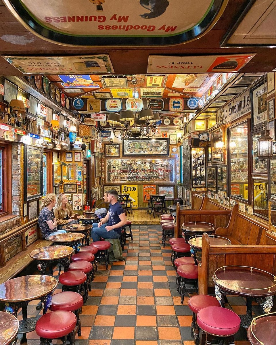 Who wishes that this was their local? 🙋‍♀️
📍Duke of York, Belfast

📸 instagram.com/travellernorth…

Top 10 famous pubs in Ireland lovetovisitireland.com/top-10-famous-…

#loveireland #visitireland #ireland