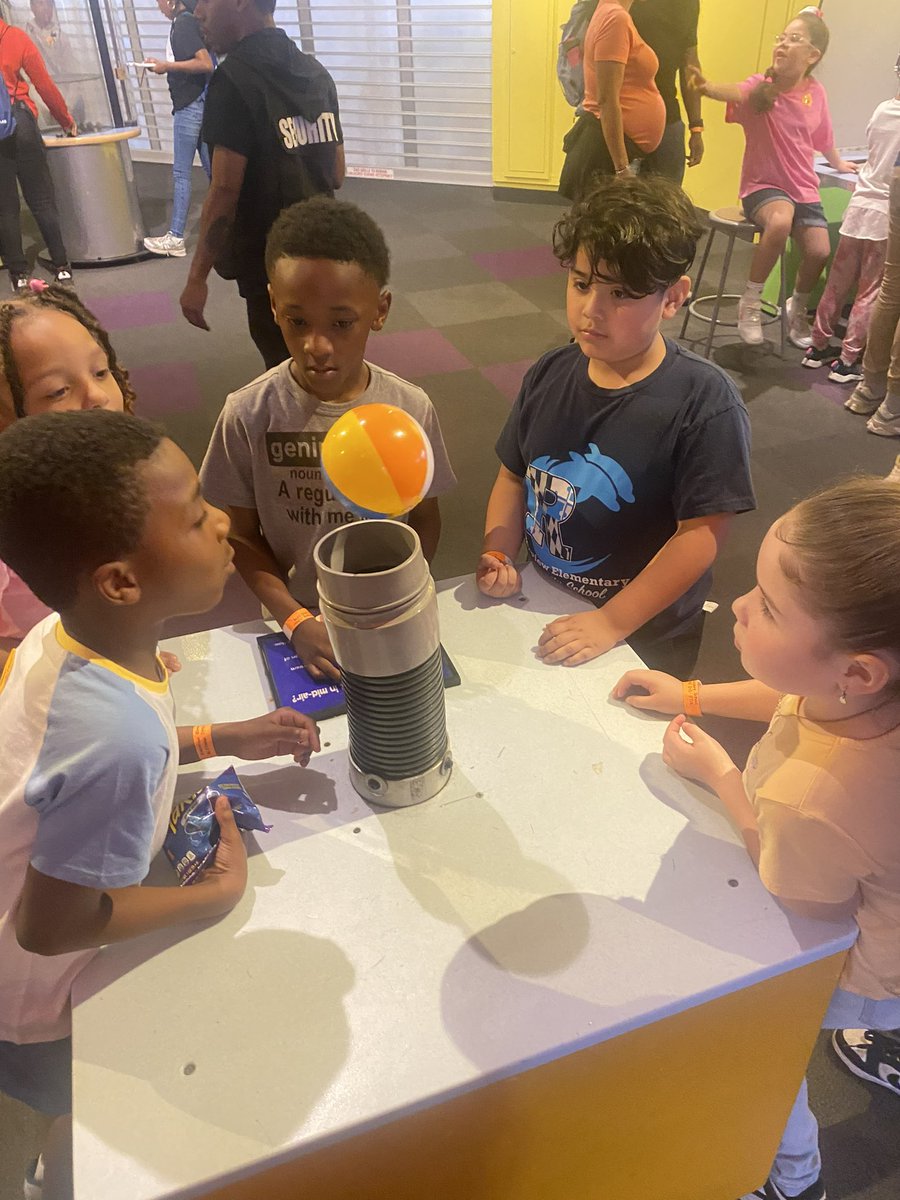 Our @Riverview_ES first graders went on a field trip to the Maryland Science Center today. Thanks to our partners at @ConstellationEG and @TheFundBalt for fully sponsoring this enrichment experience for our students. #sacksforscience @BaltCoPS #CommunitySchools