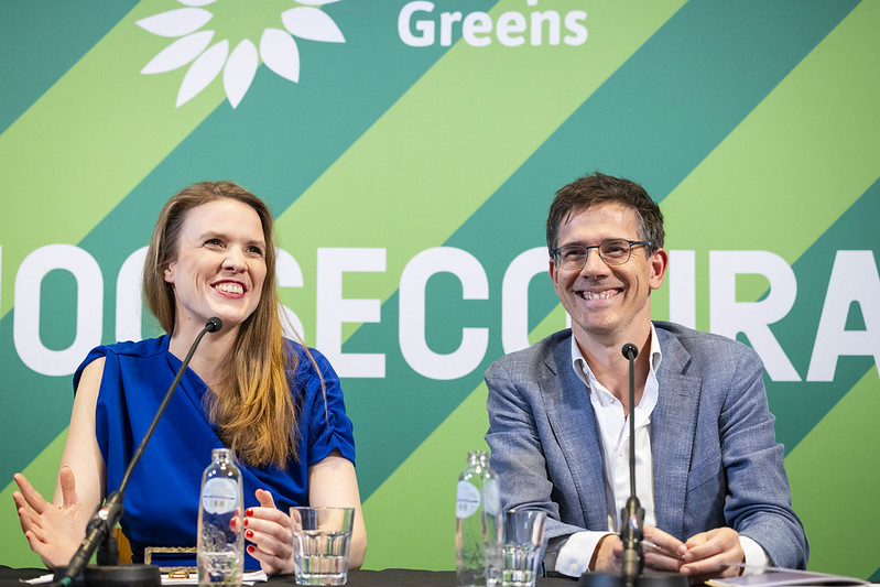 Hoy en el mitin de la campaña verde europea, los candidatos de @europeangreens, @TerryReintke y @BasEickhout, lo han dejado claro: una 🇪🇺 mejor es posible. Frente a la extrema derecha somos la alternativa. Vamos a defender el Pacto Verde, la justicia y la igualdad. #choosecourage