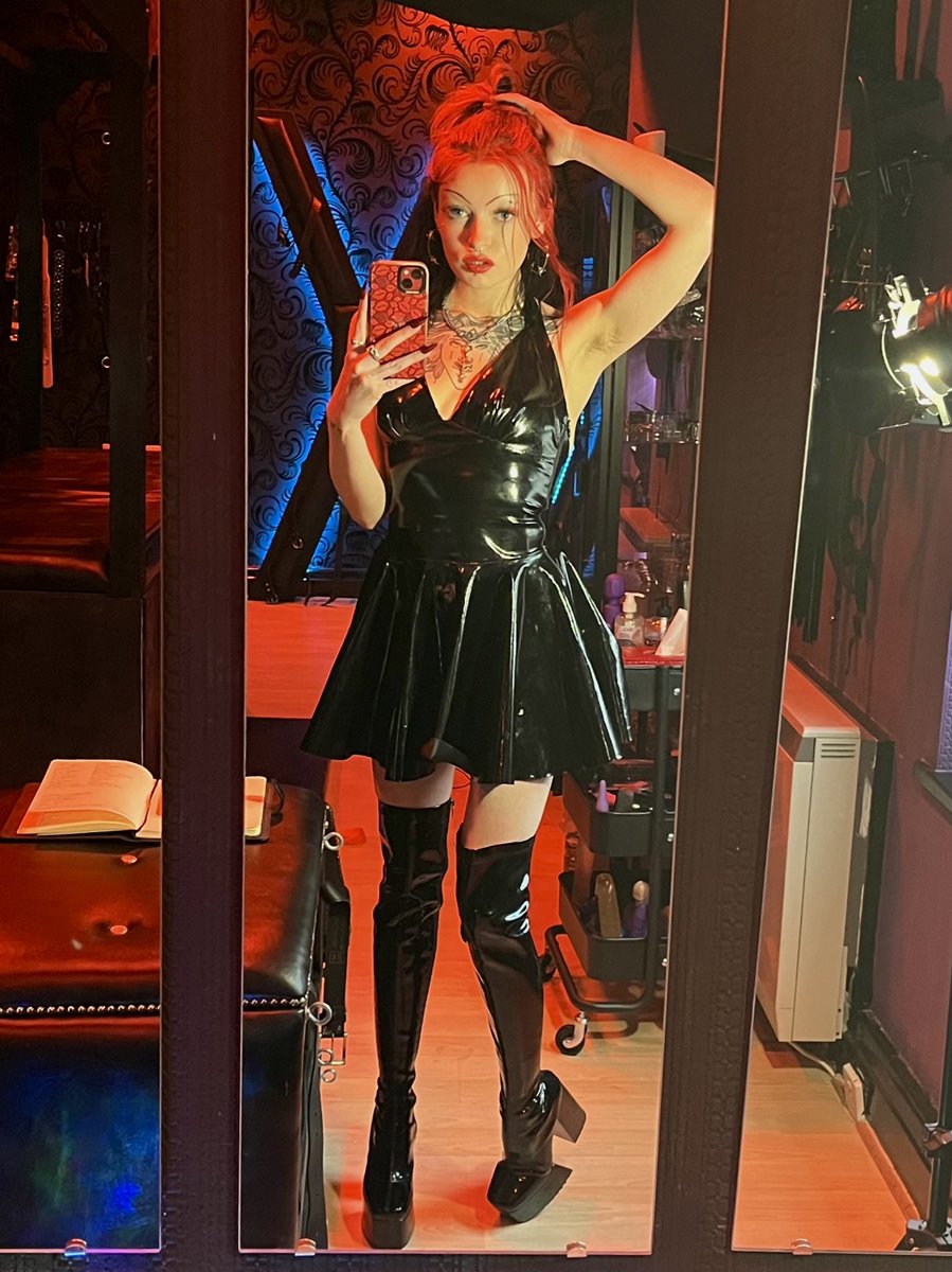 What a fucking wonderful day 🥵 3 hours with an absolute gent who never fails to spoil Me, followed by 3 hours toying with one of My best little sluts. Absolute heaven, even if My arm is sore now 👀 Thank you @artphysique7 for allowing me to play in your incredible space!