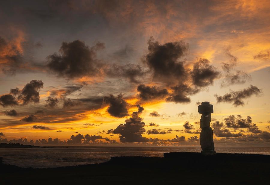 Rapa Nui Moai and Sunset 3! buff.ly/3VhNrDz #rapanui #easterisland #moai #statues #sunset #pacificocean #seascape #Travel #travelphotography #AYearForArt #BuyIntoArt #giftideas @joancarroll