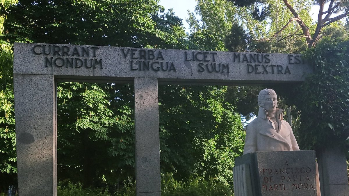 Monumento a Francisco de Paula Martí, inventor de la taquigrafía en español, en @_ElRetiro. #Referentesclásicos