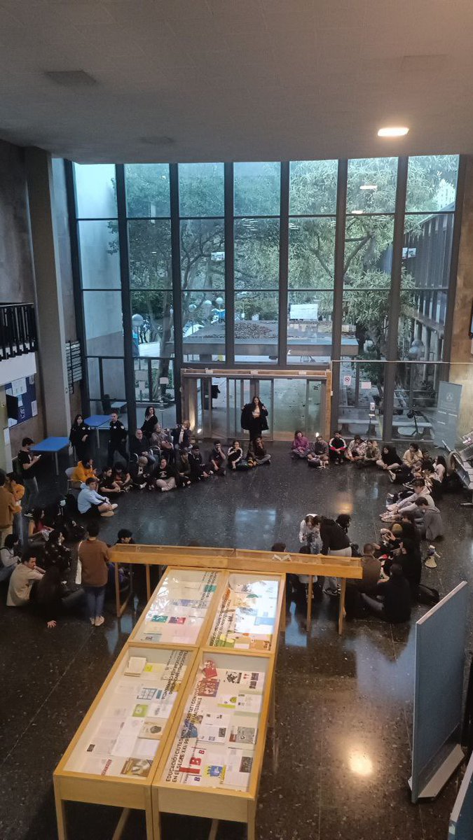 URGENT PENYA ‼️
NECESSITEM GENT QUE VINGA A L’ASSEMBLEA DE L’ACAMPADA 

ARA

AL HALL DE LA FACULTAT DE FILOSOFIA

#AcampadaPalestinaUV