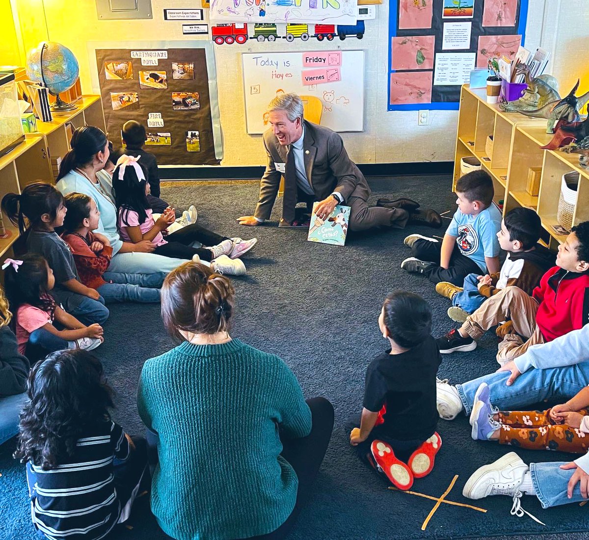 VenturaCountyDA's tweet photo. DA Nasarenko spent part of his morning reading to preschoolers at Fred Williams Elementary in Oxnard. Reading to kids early &amp; often increases chances of success in school and life. 

@First5Ventura encourages everyone to Talk, Read, Sing to our children every day. #Take5VC https://t.co/KtVoTtxEij