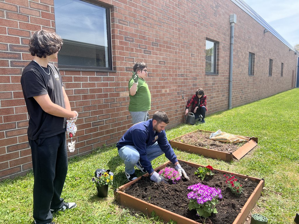 MrsG_ForanAP tweet media