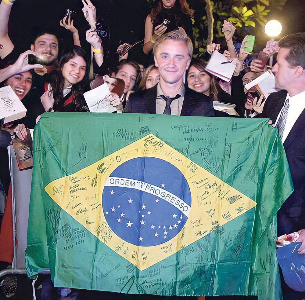 tom felton com a bandeira do Brasil, este é o tweet 🇧🇷