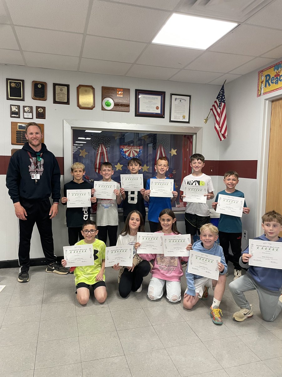 Middle Road’s newest 7 Minute Mile Run Club achievers!!! These students worked so hard for so long to make this happen. Hard work paying off @MRSroadrunners  @HazletProud