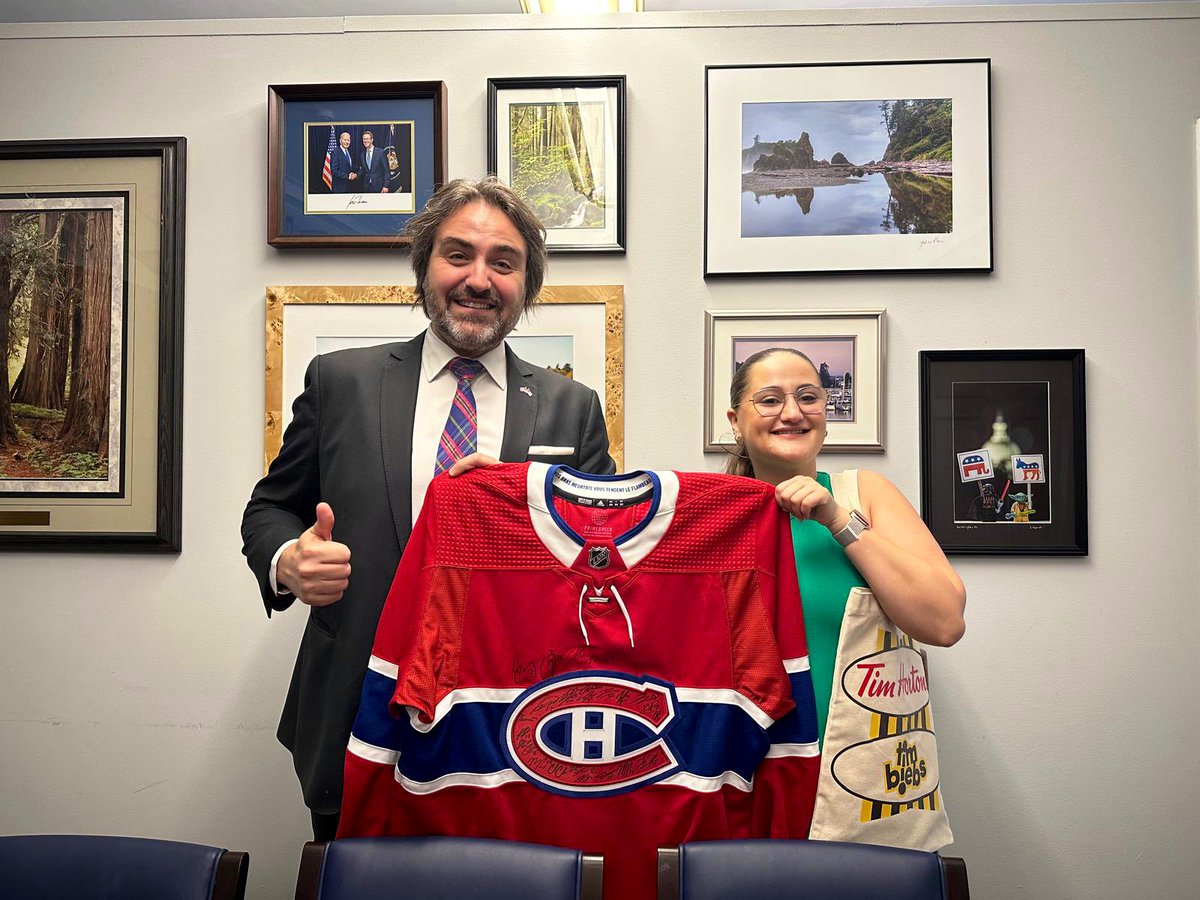 Celebrating another win from our Canada Day on the Hill contest! Great to present a signed Canadian hockey jersey to @natRuds from the Office of @RepDerekKilmer. And thanks for the #AlmondRoca from #WA6! 🇨🇦 imports more than $600 million in goods from the district every year.