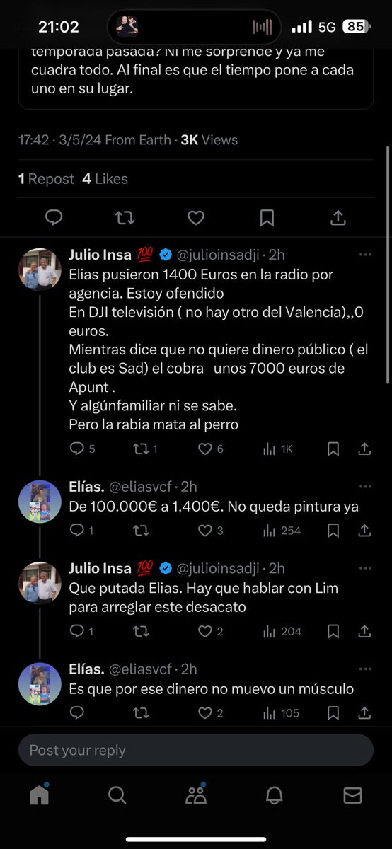 Mientras el VCF se hunde economicamemte, mientras tienes asientos rotos y el escudonde Mestalla se caia a pedazos, estos dos se ríen. Todo lo malo que les pase sera celebrado por todos los que los leen.