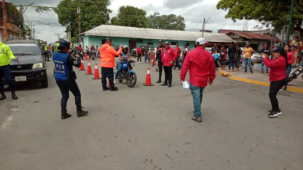 #03Marzo| Se da inicio a la jornada de atención especial de Certificado de Saberes, Licencias y trámites de vehículos, por parte del INTT de la  Región Guayana en el Esequibo mcpio Sifontes estado Bolívar.
#VenezuelaCalorPatrio