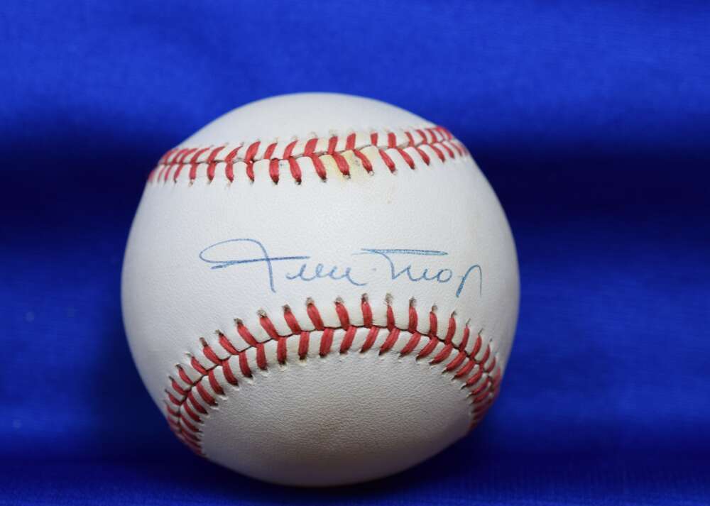 Willie Mays JSA Cert Signed National League ONL Autograph Baseball: Vendor: khw
 Type: 
 Price: 487.99   
 
 Willie Mays JSA Cert Signed National League ONL… 📌 shrsl.com/4fuj5 📌 #HobbyCollector #MemorabiliaCollector #CardConnoisseur #SportsCards #MintCondition