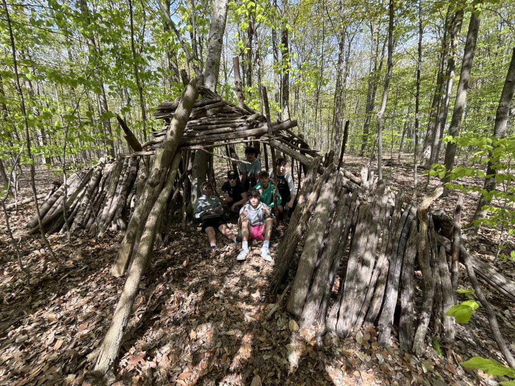 Exciting day at the DSBN Living Campus as @myernation joined us for our outdoor survival skills program! 🔥 From building fires to shelters, these students are mastering essential skills in nature. playexplorediscover @dsbn @ColleenFast1