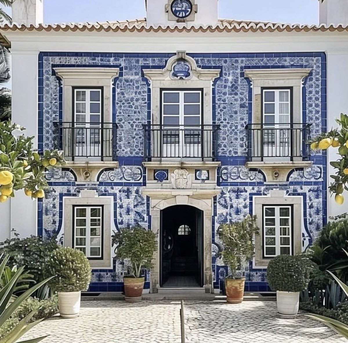 💙 gorgeous Portuguese blue and white tiles