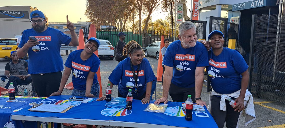 My day, started off with debate on the SOCA, with the most useless responses by the Mayor.
Then off to campaign with my colleagues and political head kad rush of special votes assistance on rescue mission @daward73jhb @NicoDeJager64 @Danielcraig1607 @DA_JHB @Our_DA 
#RescueSA