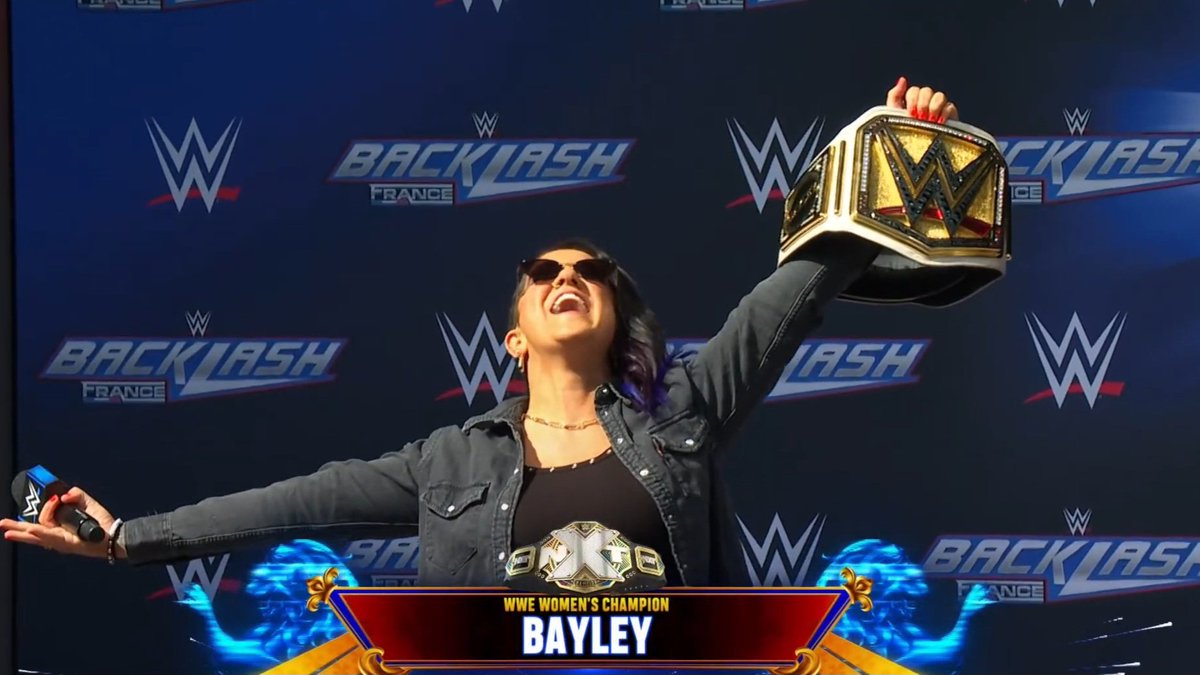 My Champ! My Girl! 😊🙌👏✨️ @itsBayleyWWE 😉😜😍👑💚 #Bayley #TheRoleModel #TheQueen #TheGOAT #WWE #UndisputedWomensChampion #WWEBacklash