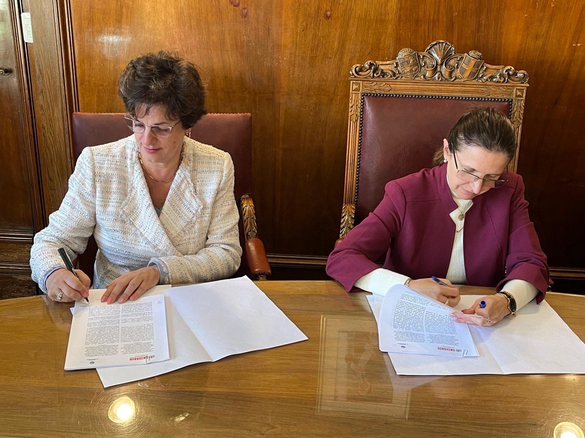 Adriana Blanco Marquizo (@blancomarquizo) on Twitter photo Es un honor para mí firmar este Memorando entre la Secretaría y el <a href="/MSPUruguay/">Ministerio de Salud Pública – Uruguay</a>.
Agradezco a la Honorable Dra. Karina Rando, Ministra de Salud Pública, y al CCICT que alberga el Centro de Conocimiento del CMCT de la OMS en Uruguay por su compromiso.
fctc.who.int/es/newsroom/sp… Es un honor para mí firmar este Memorando entre la Secretaría y el <a href="/MSPUruguay/">Ministerio de Salud Pública – Uruguay</a>.
Agradezco a la Honorable Dra. Karina Rando, Ministra de Salud Pública, y al CCICT que alberga el Centro de Conocimiento del CMCT de la OMS en Uruguay por su compromiso.
fctc.who.int/es/newsroom/sp…