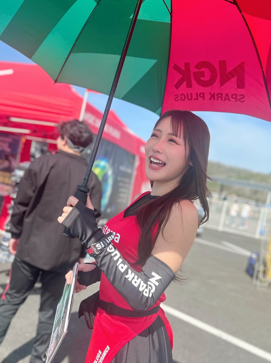 おはようございます☀
スーパーGT2日目✨
暑くなるの…かな？

#SUPERGT #スーパーGT #SUPERGT30th #富士GT3hours　#SGT 
#NGKスパークプラグ
#ngksparkplugs
#Niterra 
#日本特殊陶業
#Niterra日本特殊陶業
#栗本紗智　さん 
#belleforce