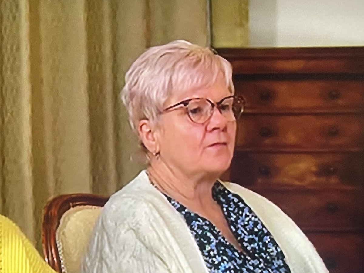 RLMoutofnowhere's tweet photo. These idiots on four in a bed really don’t realise that coming on national TV and behaving like stuck up entitled horrible women will make people avoid their b&amp;b and lose them business. So butthurt because they lost 😂😂 What a vile woman. #fourinabed https://t.co/2OaeHTJjh5