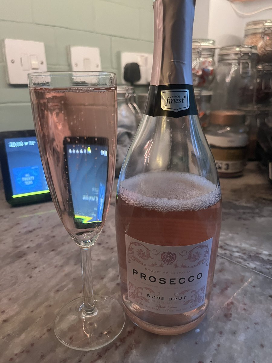 You know ‘retirement’ has finally kicked in when you sort of forget it’s Friday 
🤣🤣🤣🤣
Have a good one all 🍾🥂
#FizzFriday