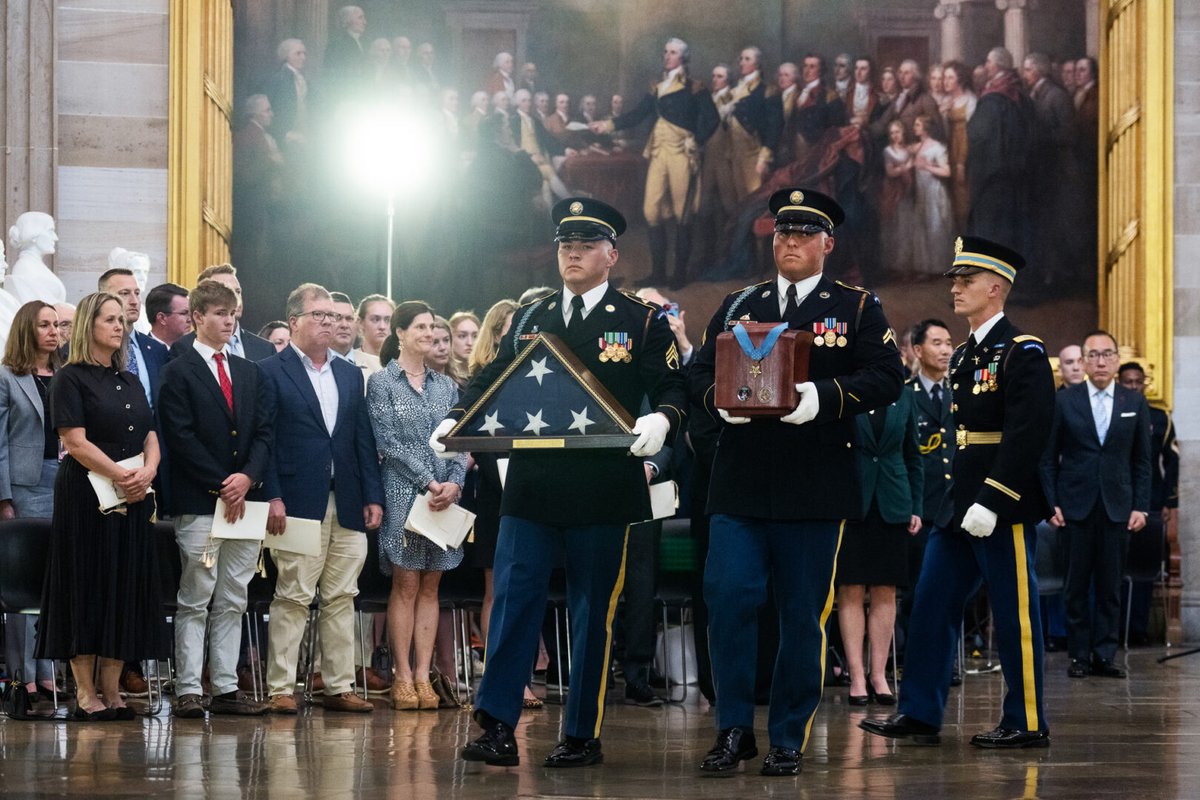 📸 A Korean War hero being honored, the reclassification of marijuana and visits from actress Halle Berry and racing legend Mario Andretti highlighted this week at the Capitol. @billclarkphotos @pennstatetom ow.ly/Y9iV50Rwbwq