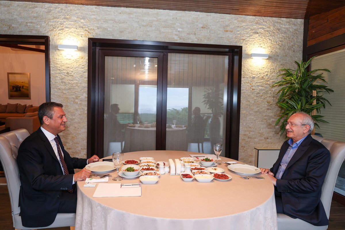 Genel Başkanımız Özgür Özel, önceki Genel Başkanımız Kemal Kılıçdaroğlu ile Ankara’da bir araya geldi.