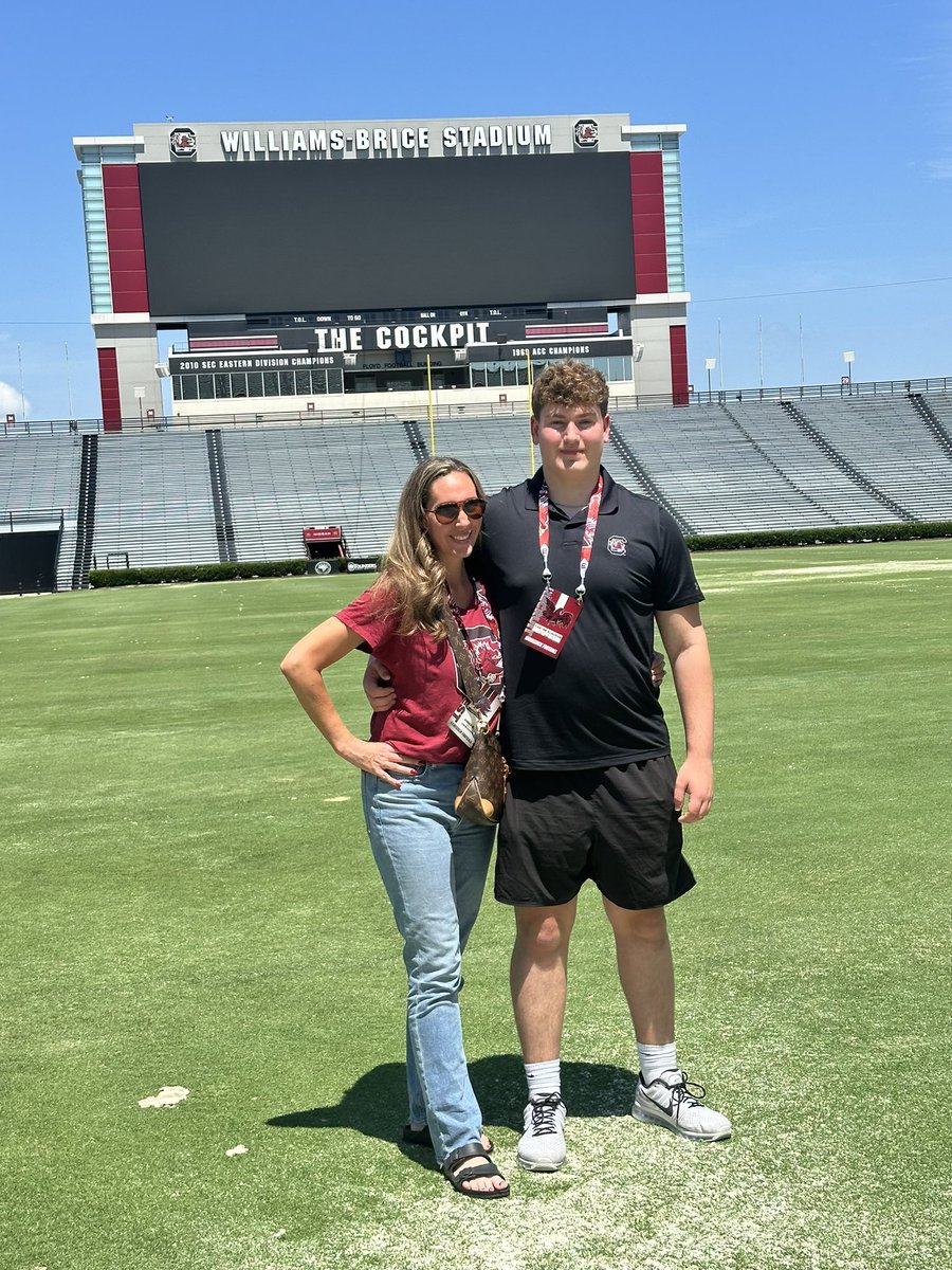 After an amazing visit I’m extremely blessed to have earned an offer to THE University of South Carolina‼️@CoachSBeamer @CoachTeasley @SamSerbay  @CoachG_Adkins @Dowell_Loggains @LoudounCountyFB @FATboysOLine @MattReidenbaugh @Mitch5003