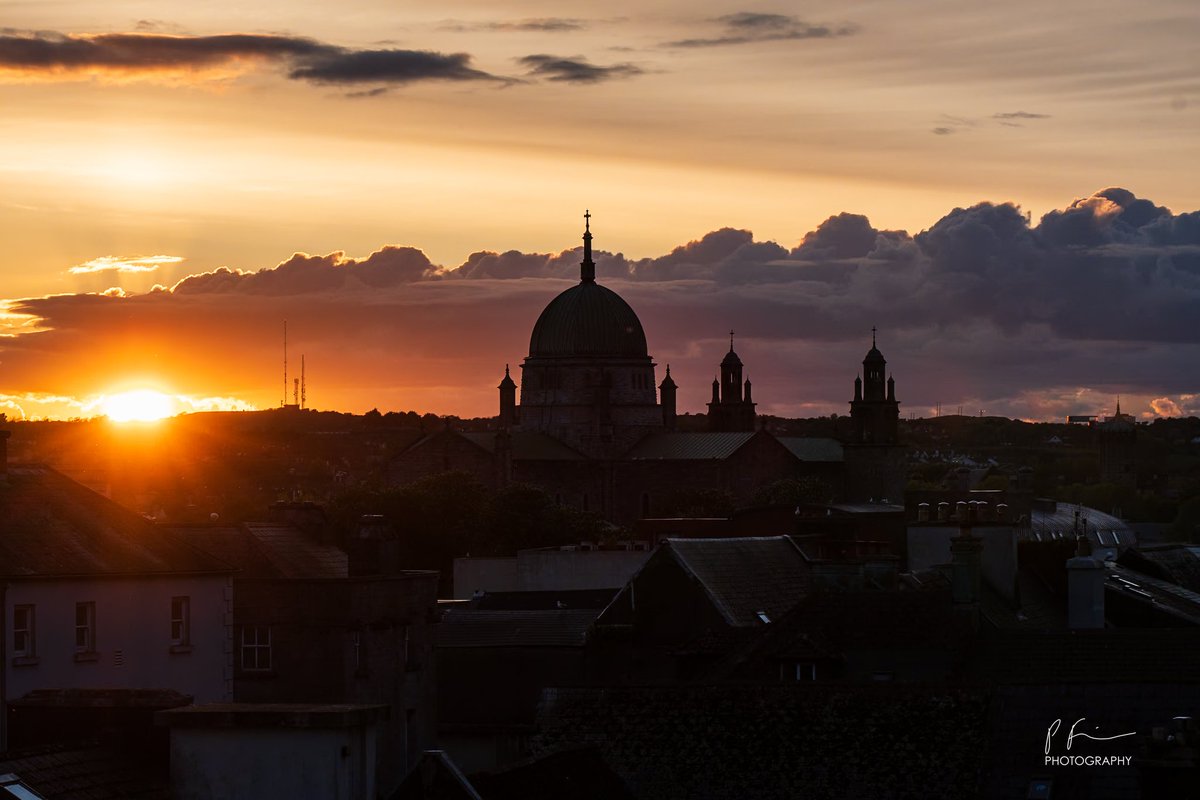 Galway sunset behind @GalwayCathedral @deric_tv @AimsirTG4