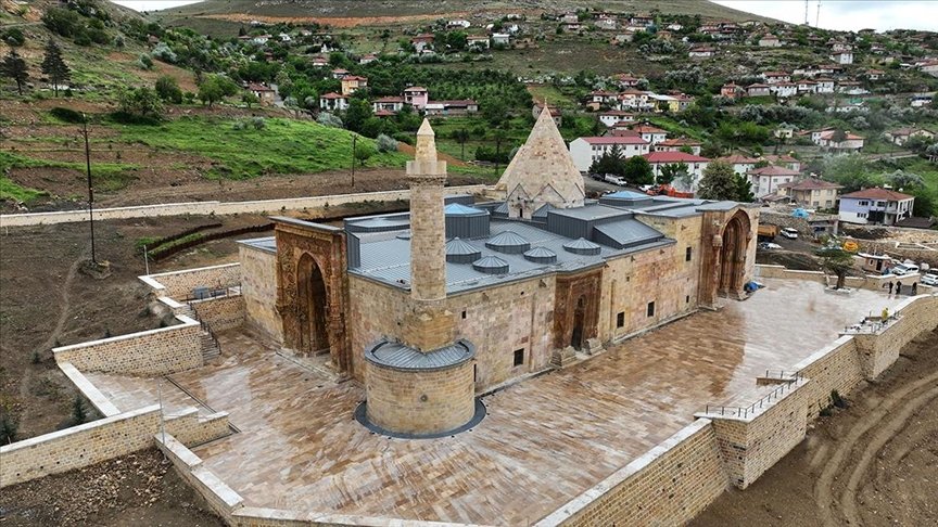 Divriği Ulu Camii ve Darüşşifası'nda restorasyon tamamlandı ntv.com.tr/n-life/divrigi… Foto: AA