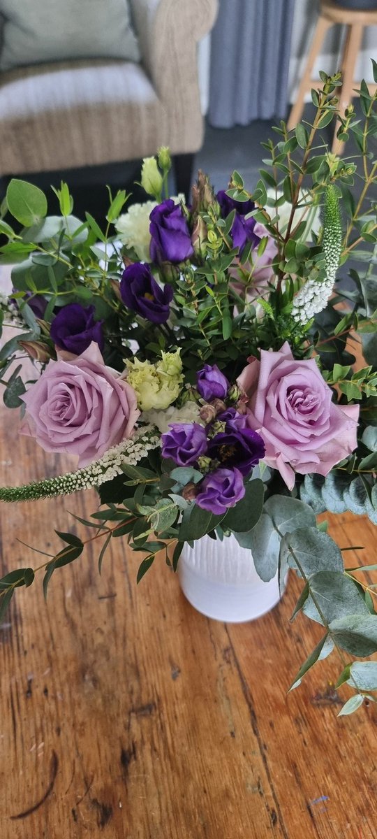 Thank you RTÉ lyric fm for the beautiful flowers!! 🎶🎼💜💐 #stilloncloudnine #composer #fiddle #orchestra @rte_co @RTElyricfm