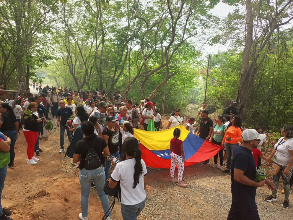 <a href="/defensoria_Guar/">Defensoria Guarico</a> participo en actividad organizada por la Misión Árbol de divulgación del  derecho humano a un ambiente, sano, seguro y ecológicamente equilibrado en el área del vivero del instituto Nacional de Parques, en San Juan de los Morros <a href="/aruizddp/">Alfredo Ruiz</a> <a href="/Defensoria_Vzla/">Defensor del Pueblo</a>