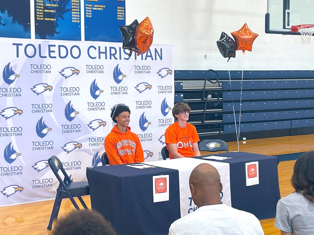 EAGLES 🦅 ➡️ 🐻‍❄️ POLAR BEARS 

Congrats to Conye Gaston and Xandyr Hesson on signing to continue their basketball careers at Ohio Northern University!!

#TraditionMatters // #Focus3d 
<a href="/mr_conye/">conye gaston</a> <a href="/XandyrHesson/">XandyrHesson</a> <a href="/ONUsports/">Ohio Northern Sports</a>