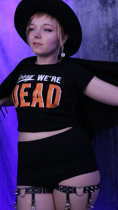 Brb omw to the bookstore to make the nerdy boys nervous 😇 https://t.co/Rh6scoys3s