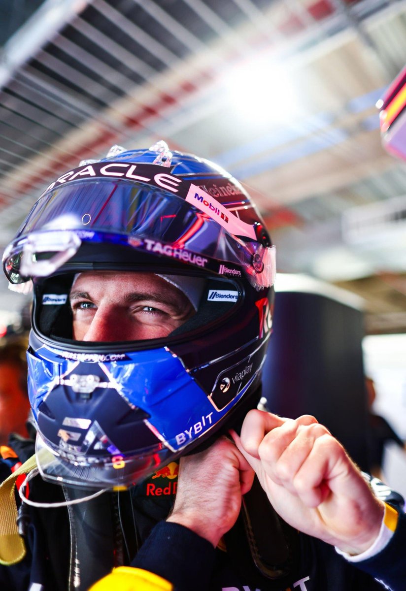 OsOfficialF1's tweet photo. A happy face in sunny Miami 😎 https://t.co/UvpnhGjdO8