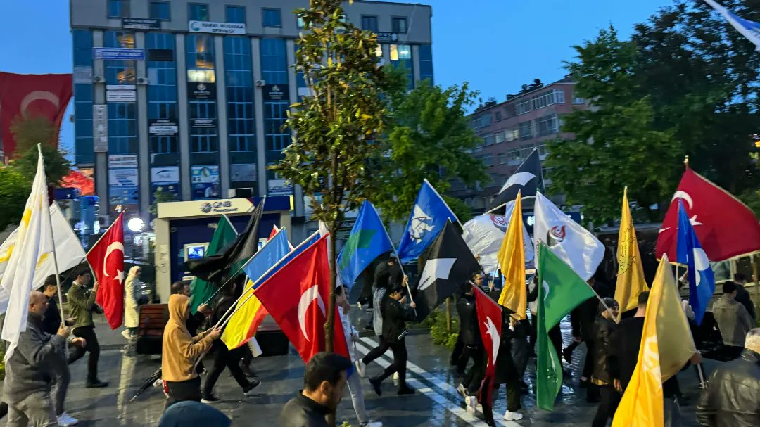 zafer_avcilar's tweet photo. Bugün Zafer Partisi Avcılar İlçe Başkanlığı olarak 3 Mayıs Türkçüler Günü Yürüyüşümüzü, şiddetli yağışa rağmen gerçekleştirdik. Var Olsun Teşkilat! 🇹🇷

#3MAYISTÜRKÇÜLERGÜNÜ 
#zaferpartisi
@umitozdag
@mertuzgor 
@ZaferAvcilarGK https://t.co/DgoWKkXnSZ