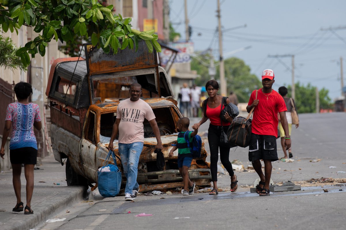 Thousands of families fled their homes again following violent attacks by armed groups this week in downtown Port-au-Prince. Families, women and children of #Haiti 🇭🇹 are desperately in need of security, protection & stability. This unending nightmare must stop, NOW! said HC a.i