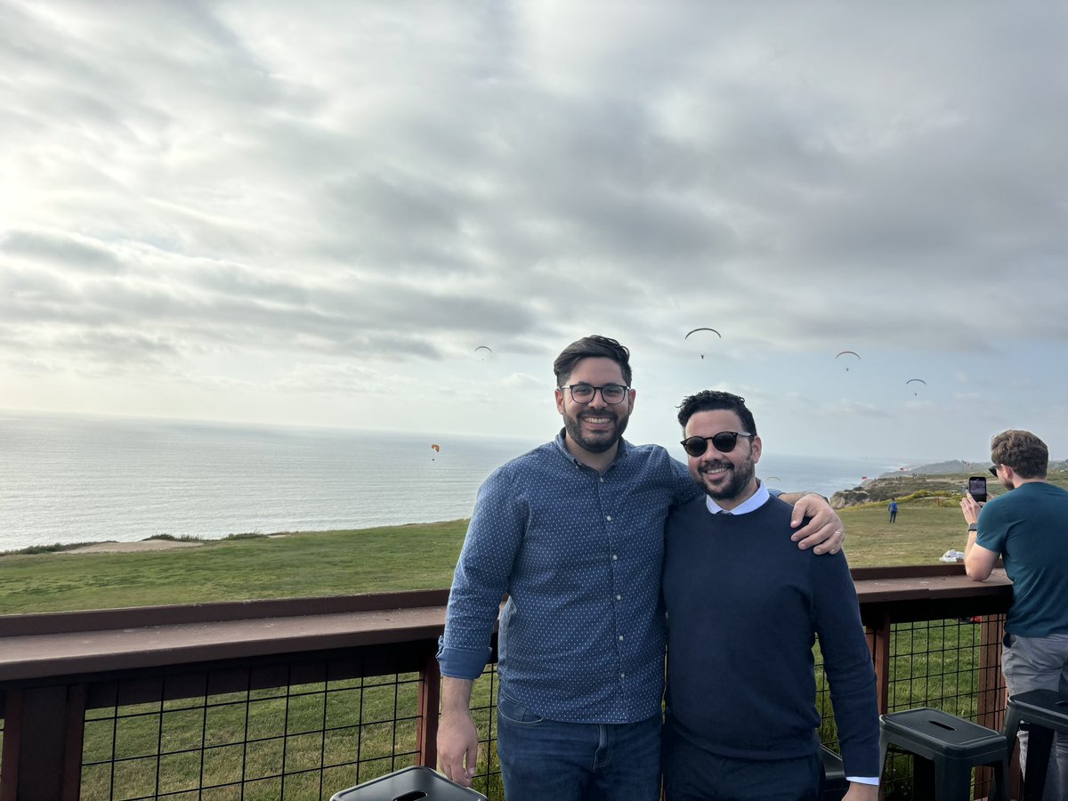 It was such a pleasure to host @joselmcfaline during his visit to @ucsdbiosciences. His work is so exciting! We packed his schedule. Talk in Spanish for @CaSAS_UCSD, EDI connections event, meetings with faculty and lunch with students. Gracias por la visita, José.