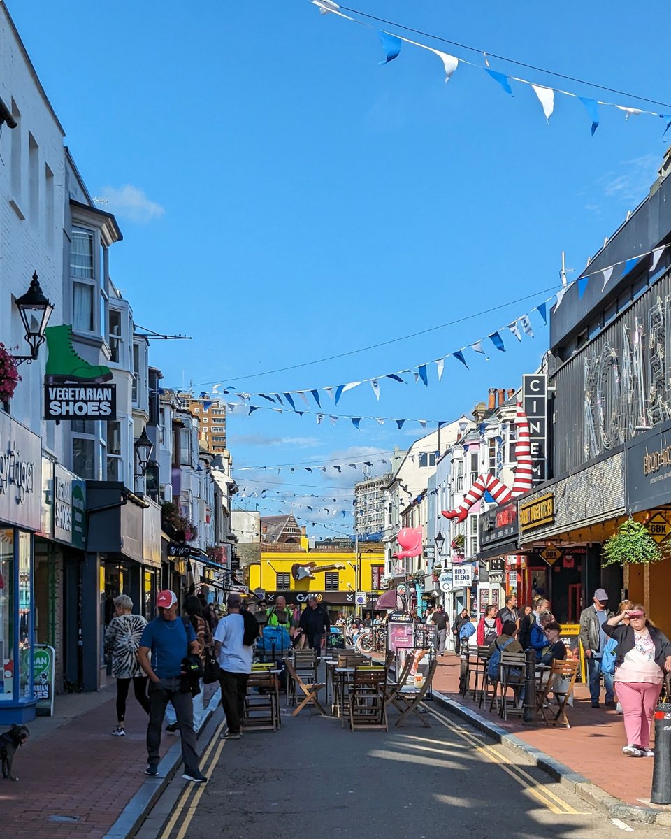 Brighton Fringe starts today! The City hosts England's largest Arts Festival until 2 June, with a schedule of incredible acts to suit every audience 🎪