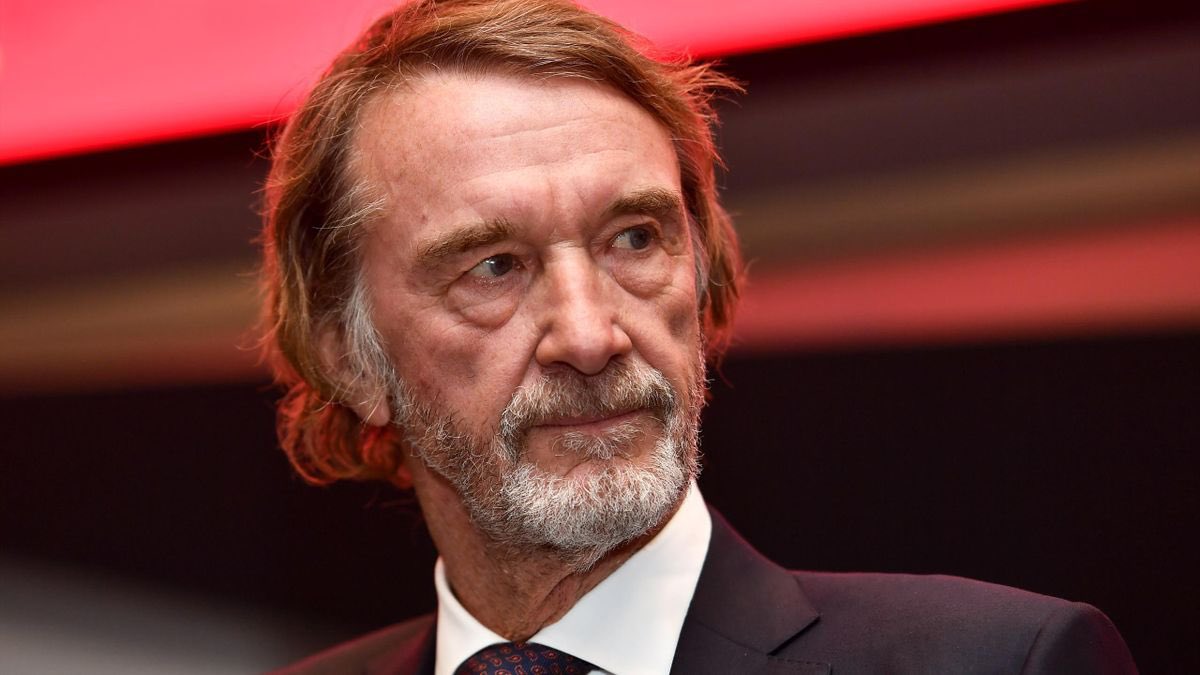 🚨All Manchester United staff receive email in which Sir Jim Ratcliffe called tidiness of Old Trafford and Carrington a “disgrace” - saying he witnessed things this week he wouldn’t expect to see at a chemical company such as INEOS. [@AdamCrafton_]