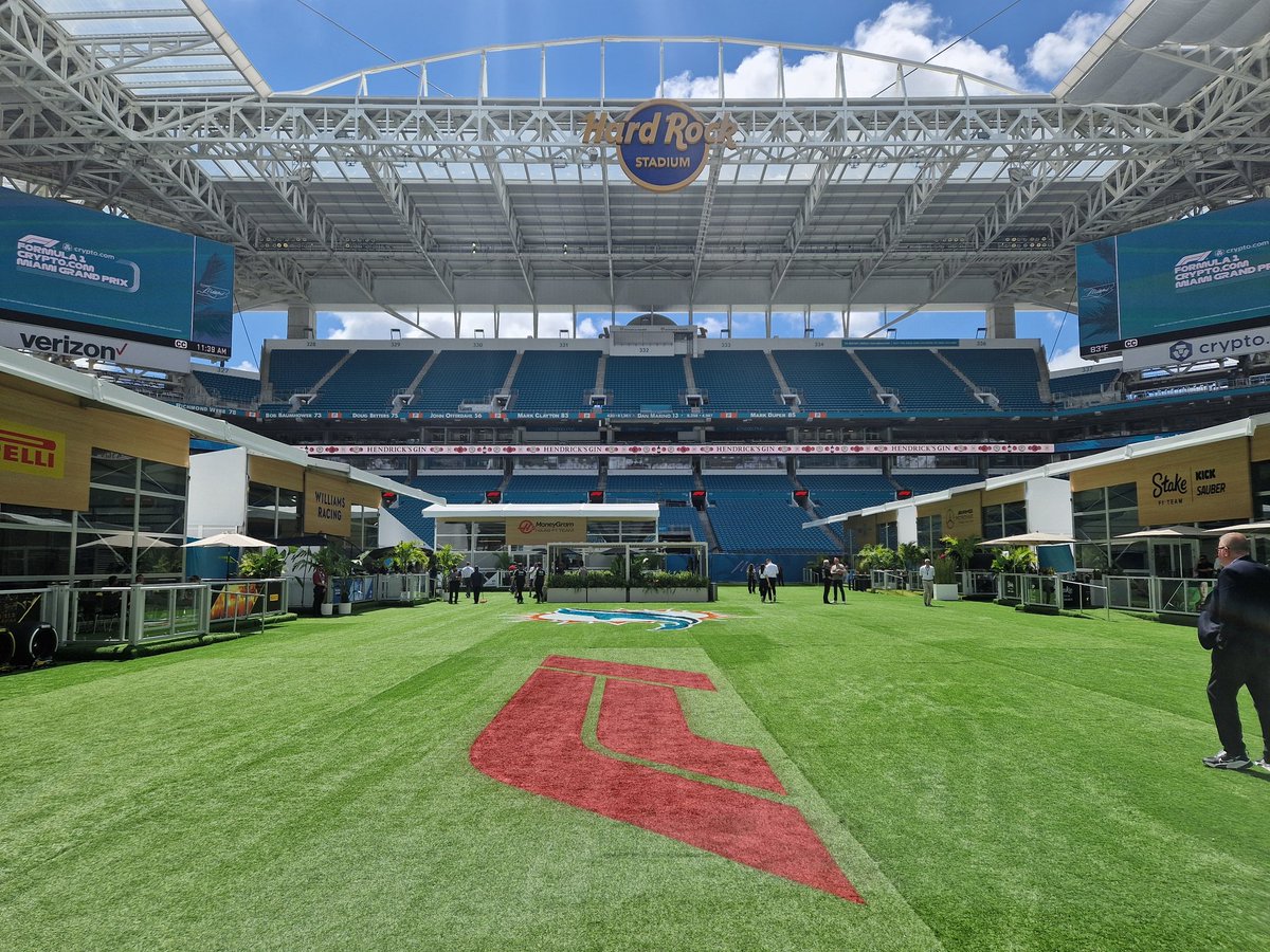 Back in Miami. What a venue #F1